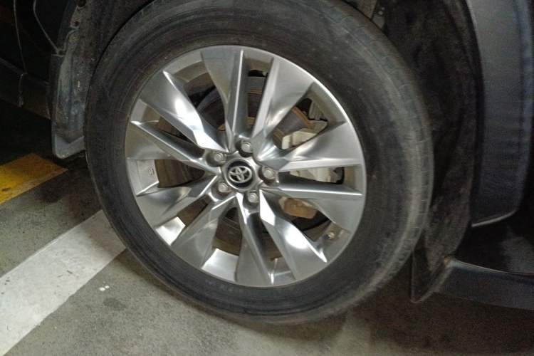 Used Toyota Wildlander 2020 2.0L CVT 4x4 Luxury Edition Right Front Wheel Hub