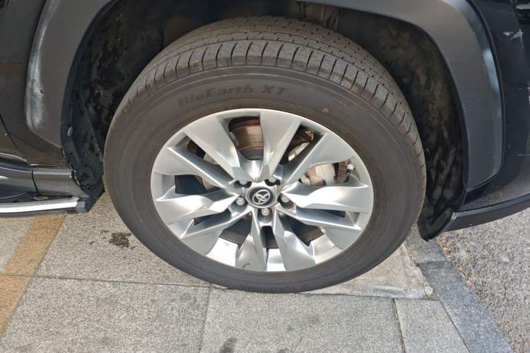 Used Toyota Wildlander 2020 2.0L CVT 4x4 Luxury Edition Right Front Wheel Hub
