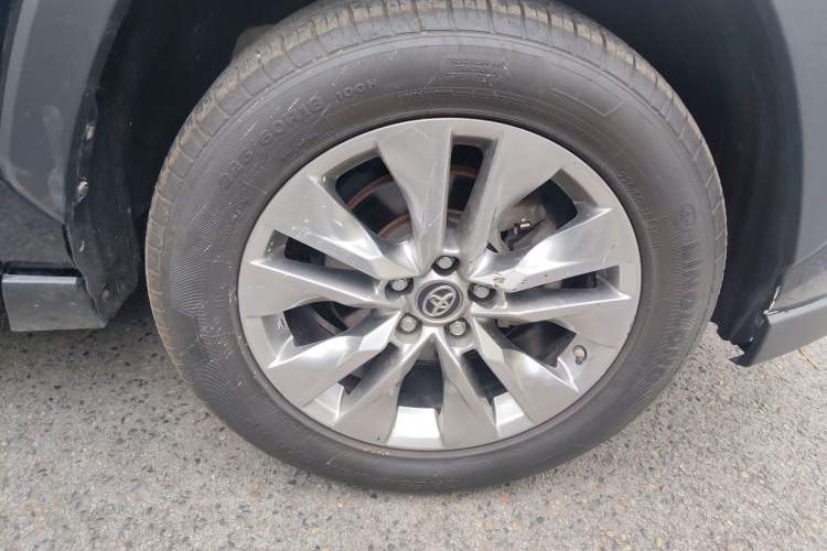 Used Toyota Wildlander 2020 2.0L CVT 4x4 Luxury Edition Right Front Wheel Hub