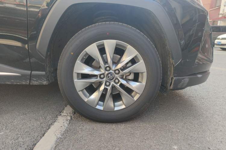 Used Toyota Wildlander 2020 2.0L CVT 4x4 Luxury Edition Right Front Wheel Hub