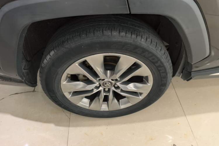 Used Toyota Wildlander 2020 Dual-Engine 2.5L E-CVT Two-Wheel Drive Prestige Edition Right Rear Wheel Hub