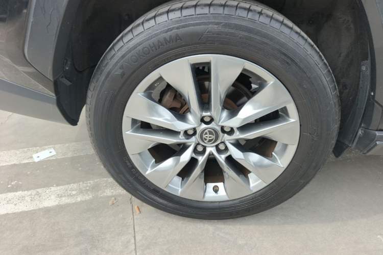 Used Toyota Wildlander 2020 Dual-Engine 2.5L E-CVT Two-Wheel Drive Luxury Edition Right Rear Wheel Hub