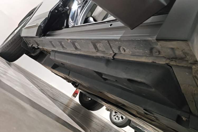 Used Toyota Wildlander 2020 2.0L CVT Two-Wheel Drive Luxury Edition Right Side Sill