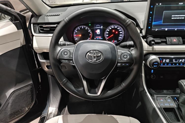 Used Toyota Wildlander 2020 2.0L CVT Two-Wheel Drive Luxury Edition Steering Wheel