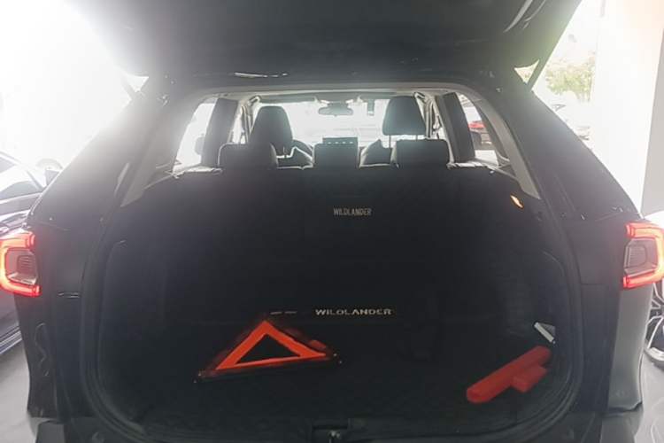 Used Toyota Wildlander 2020 2.0L CVT Two-Wheel Drive Luxury Edition Trunk