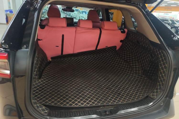 Used Toyota Wildlander 2020 2.0L CVT 4x4 Luxury Edition Trunk