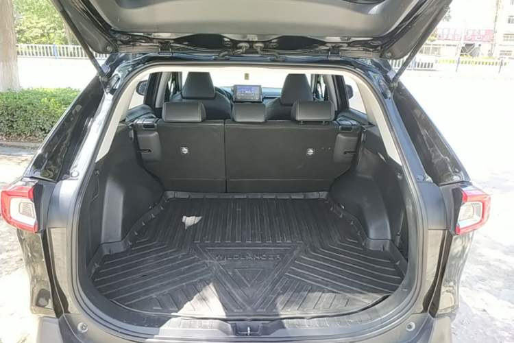 Used Toyota Wildlander 2020 2.0L CVT 4x4 Luxury Edition Trunk