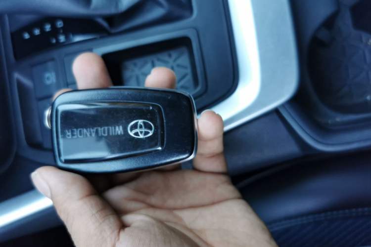 Used Toyota Wildlander 2020 2.0L CVT Two-Wheel Drive Luxury Edition Vehicle Key