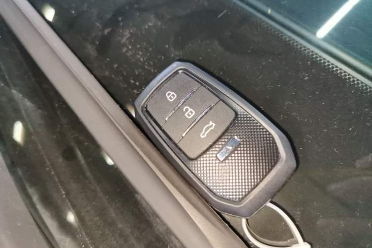 Used Toyota Wildlander 2020 2.0L CVT 4x4 Luxury Edition Vehicle Key