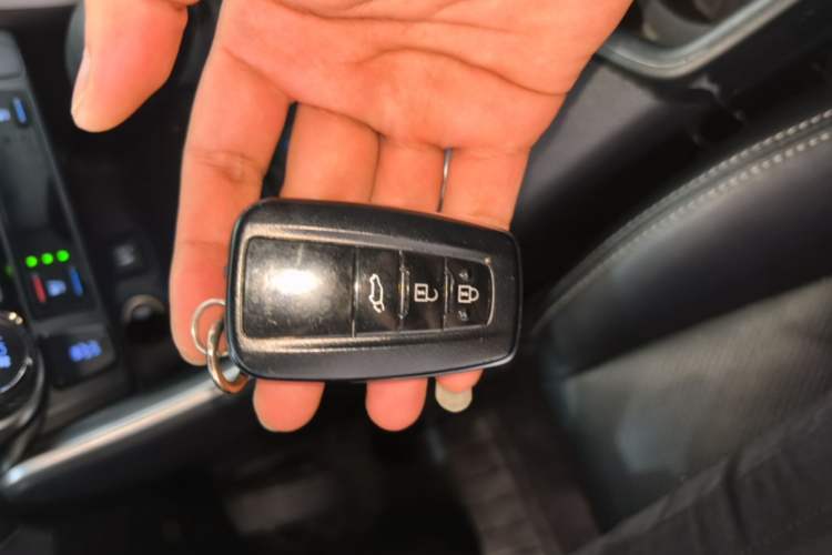 Used Toyota Wildlander 2020 Dual-Engine 2.5L E-CVT Two-Wheel Drive Prestige Edition Vehicle Key