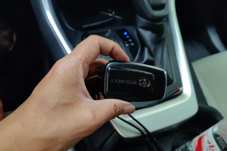 Used Toyota Wildlander 2020 2.0L CVT Two-Wheel Drive Luxury Edition Vehicle Key
