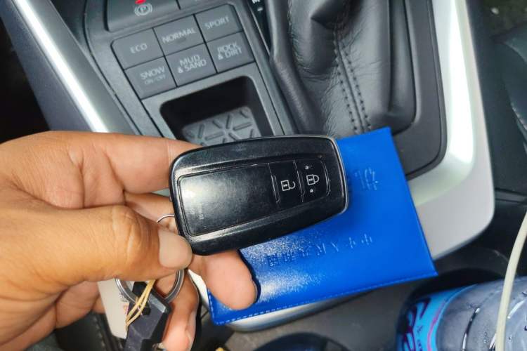 Used Toyota Wildlander 2020 2.0L CVT 4x4 Luxury Edition Vehicle Key
