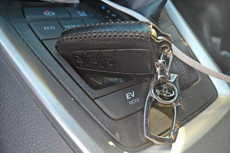 Used Toyota Wildlander 2020 Dual-Engine 2.5L E-CVT Two-Wheel Drive Luxury Edition Vehicle Key