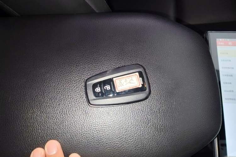 Used Toyota Wildlander 2020 Dual-Engine 2.5L E-CVT Two-Wheel Drive Luxury Edition Vehicle Key