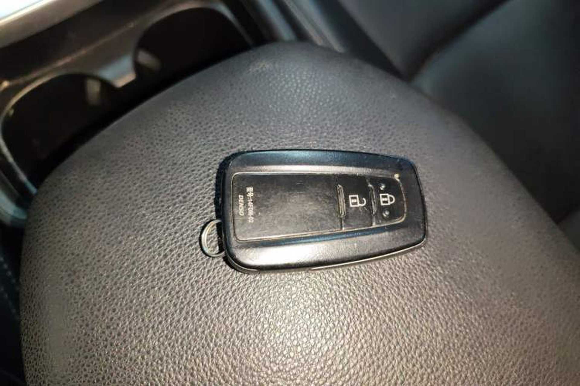 Used Toyota Wildlander 2020 Dual-Engine 2.5L E-CVT Two-Wheel Drive Luxury Edition Vehicle Key