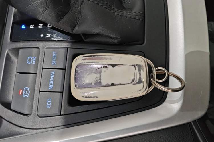 Used Toyota Wildlander 2020 2.0L CVT Two-Wheel Drive Luxury Edition Vehicle Key