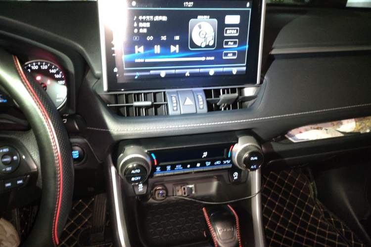 Used Toyota Wildlander 2020 2.0L CVT Two-Wheel Drive Luxury Edition Audio And AC Panel