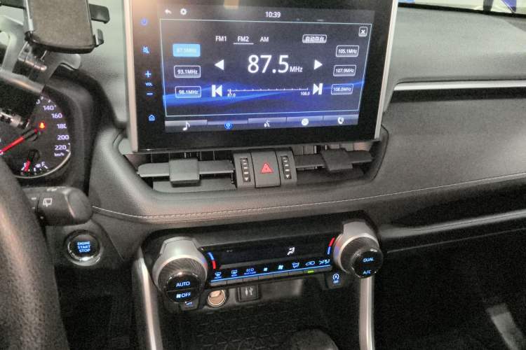 Used Toyota Wildlander 2020 2.0L CVT Two-Wheel Drive Luxury Edition Audio And AC Panel