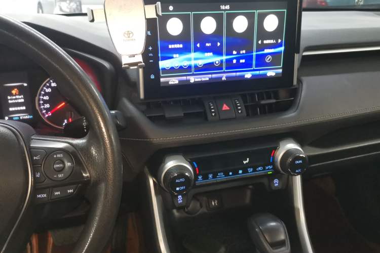 Used Toyota Wildlander 2020 2.0L CVT 4x4 Luxury Edition Audio And AC Panel