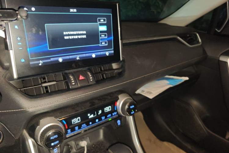 Used Toyota Wildlander 2020 2.0L CVT 4x4 Luxury Edition Audio And AC Panel