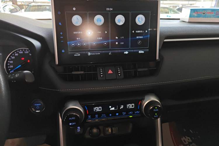Used Toyota Wildlander 2020 Dual-Motor 2.5L E-CVT Four-Wheel Drive Luxury Edition Audio And AC Panel