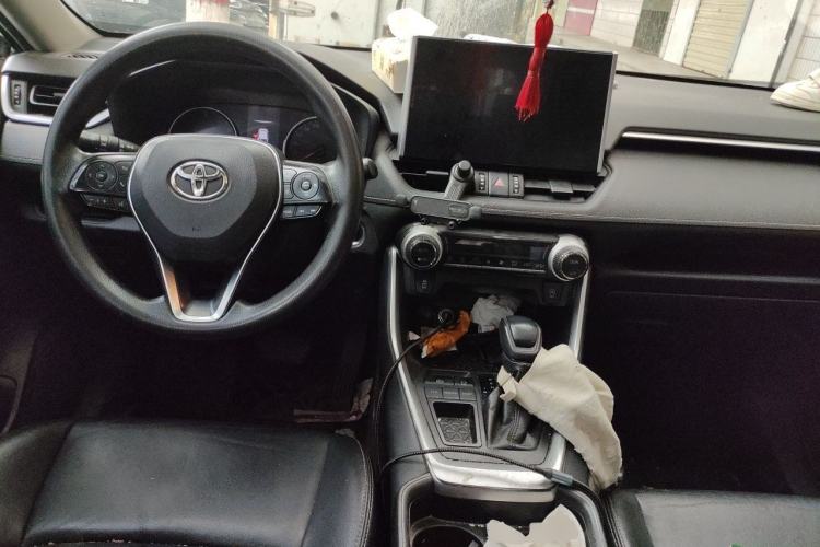 Used Toyota Wildlander 2020 2.0L CVT Two-Wheel Drive Luxury Edition Center Console