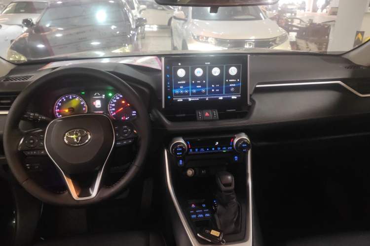 Used Toyota Wildlander 2020 2.0L CVT 4x4 Luxury Edition Center Console