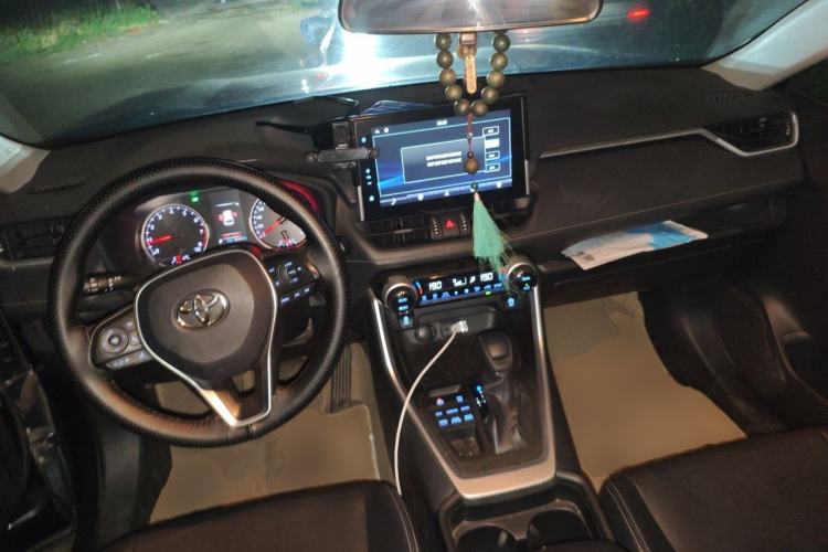Used Toyota Wildlander 2020 2.0L CVT 4x4 Luxury Edition Center Console