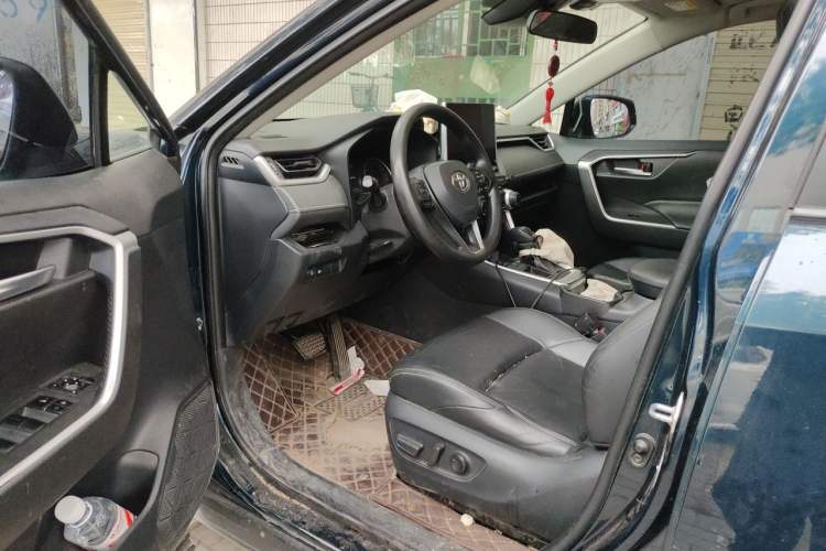 Used Toyota Wildlander 2020 2.0L CVT Two-Wheel Drive Luxury Edition Driver Seat