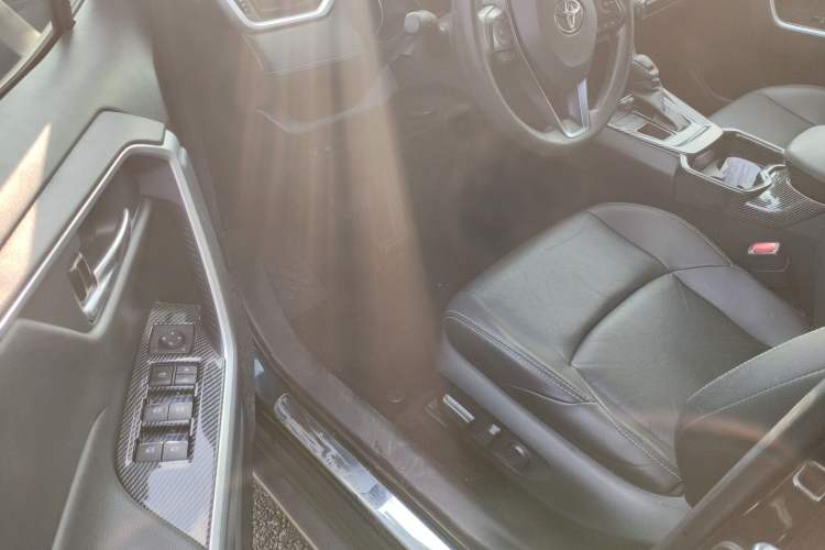 Used Toyota Wildlander 2020 2.0L CVT 4x4 Luxury Edition Driver Seat