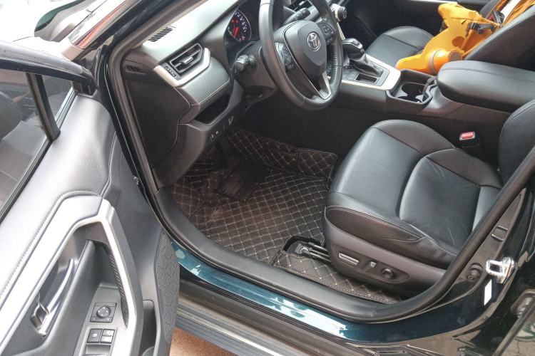 Used Toyota Wildlander 2020 2.0L CVT Two-Wheel Drive Luxury Edition Driver Seat