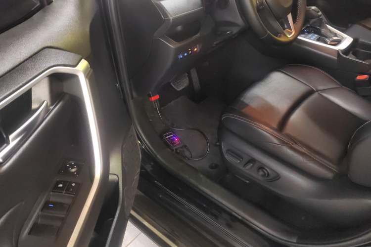 Used Toyota Wildlander 2020 2.0L CVT 4x4 Luxury Edition Driver Seat