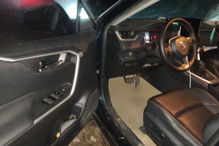 Used Toyota Wildlander 2020 2.0L CVT 4x4 Luxury Edition Driver Seat