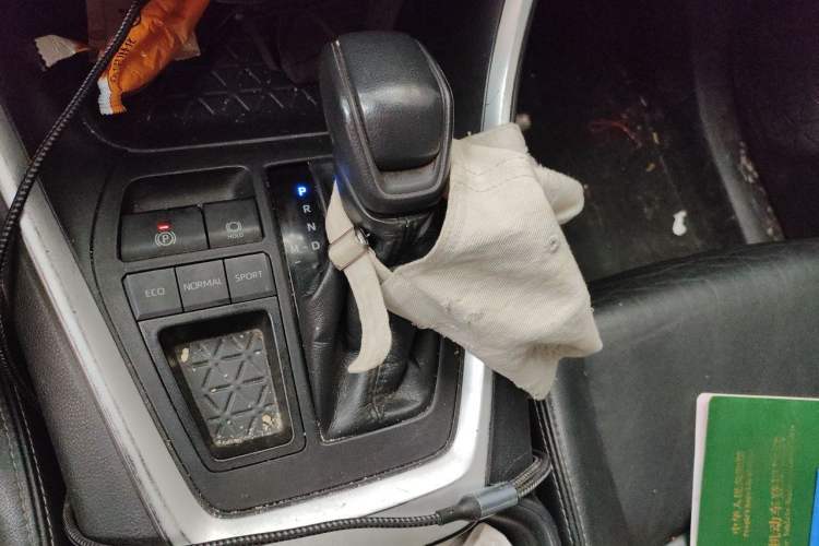 Used Toyota Wildlander 2020 2.0L CVT Two-Wheel Drive Luxury Edition Gear Lever