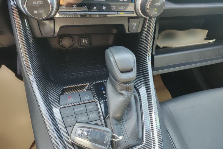 Used Toyota Wildlander 2020 2.0L CVT 4x4 Luxury Edition Gear Lever