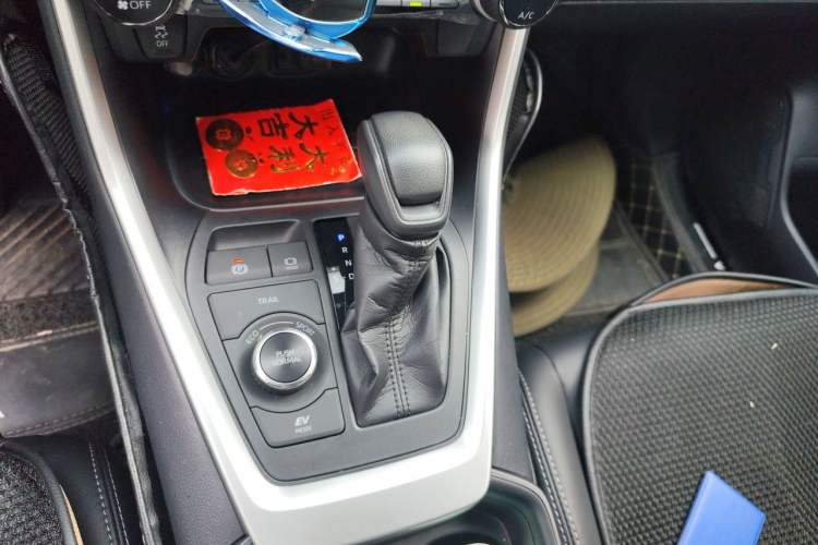 Used Toyota Wildlander 2020 Dual-Motor 2.5L E-CVT Four-Wheel Drive Luxury Edition Gear Lever