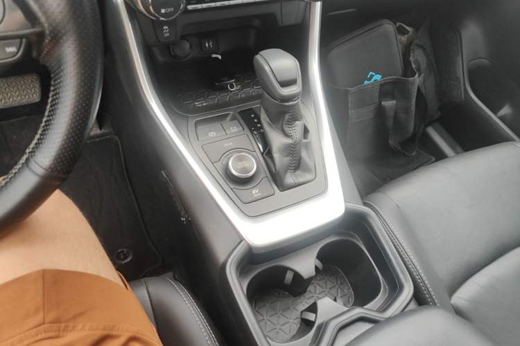 Used Toyota Wildlander 2020 Dual-Motor 2.5L E-CVT Four-Wheel Drive Luxury Edition Gear Lever