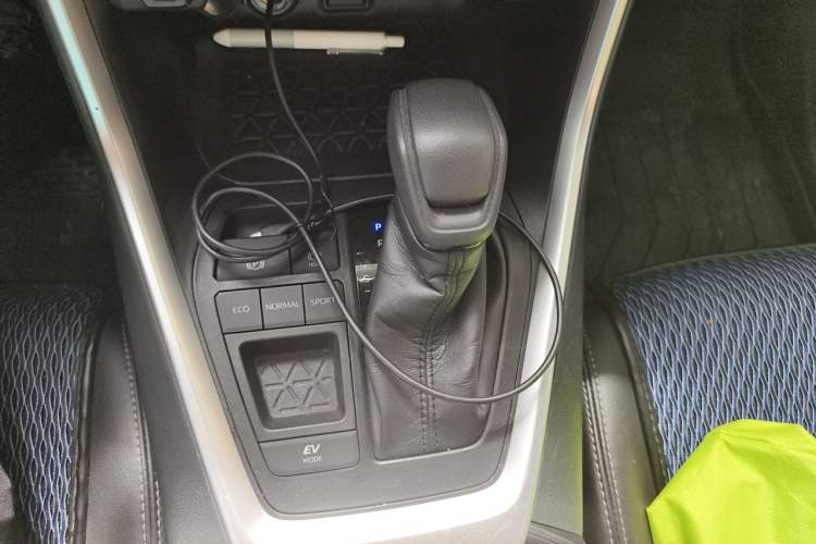 Used Toyota Wildlander 2020 Dual-Engine 2.5L E-CVT Two-Wheel Drive Luxury Edition Gear Lever