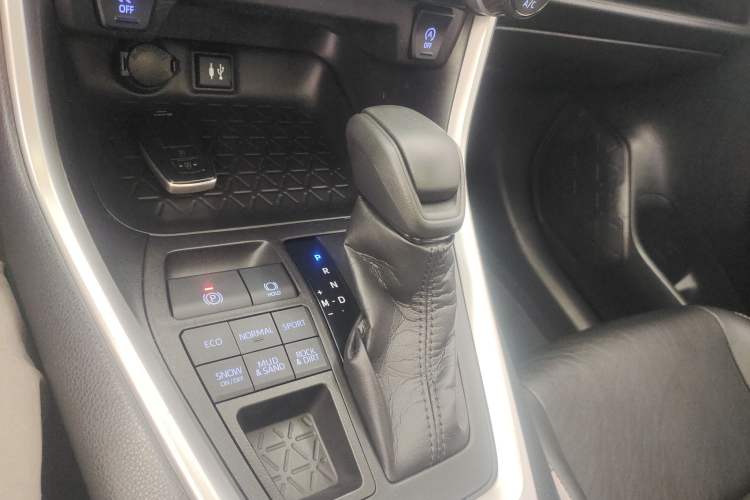 Used Toyota Wildlander 2020 2.0L CVT 4x4 Luxury Edition Gear Lever