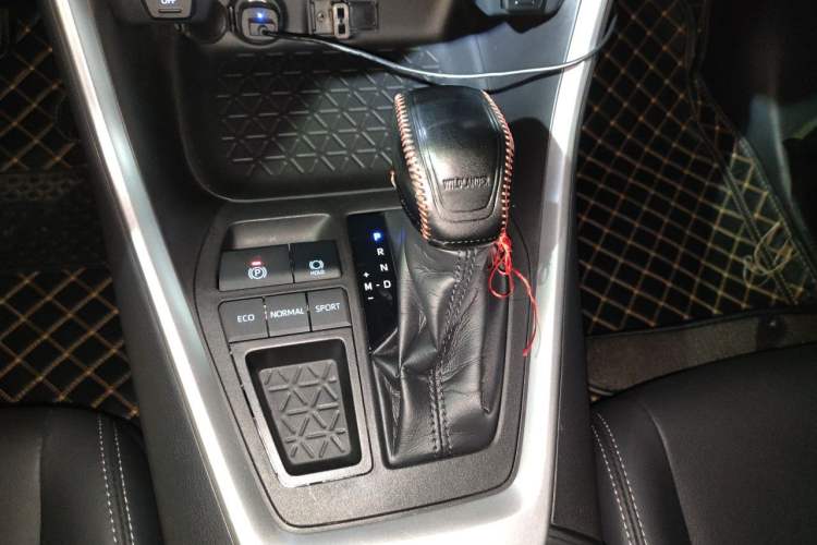 Used Toyota Wildlander 2020 2.0L CVT Two-Wheel Drive Luxury Edition Gear Lever