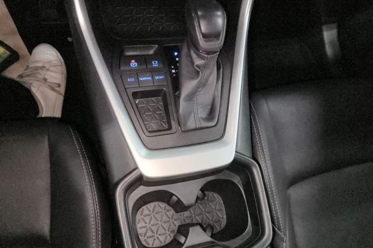 Used Toyota Wildlander 2020 2.0L CVT Two-Wheel Drive Luxury Edition Gear Lever