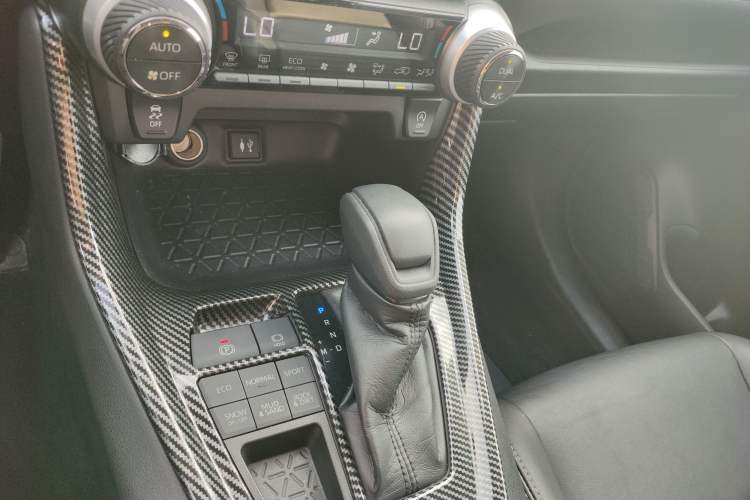 Used Toyota Wildlander 2020 2.0L CVT 4x4 Luxury Edition Gear Lever