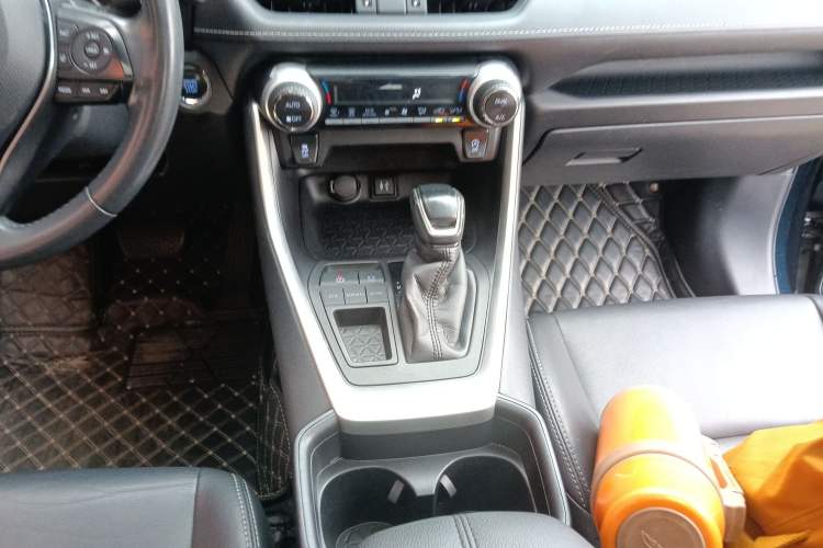 Used Toyota Wildlander 2020 2.0L CVT Two-Wheel Drive Luxury Edition Gear Lever