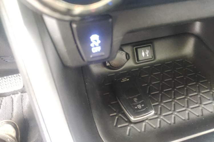 Used Toyota Wildlander 2020 2.0L CVT 4x4 Luxury Edition Interior 1