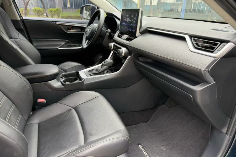 Used Toyota Wildlander 2020 2.0L CVT 4x4 Luxury Edition Interior 2