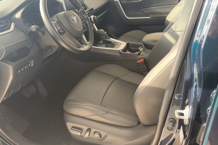 Used Toyota Wildlander 2020 2.0L CVT Two-Wheel Drive Luxury Edition Interior 2