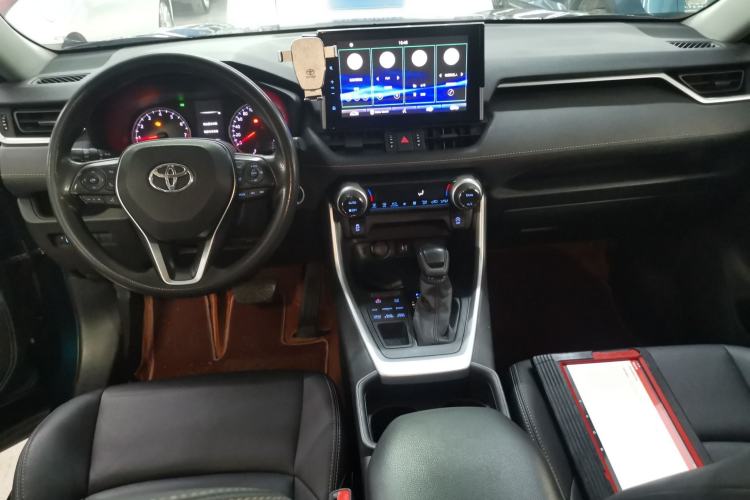 Used Toyota Wildlander 2020 2.0L CVT 4x4 Luxury Edition Interior 2