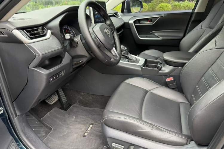 Used Toyota Wildlander 2020 2.0L CVT 4x4 Luxury Edition Interior 3