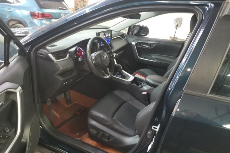 Used Toyota Wildlander 2020 2.0L CVT 4x4 Luxury Edition Interior 3