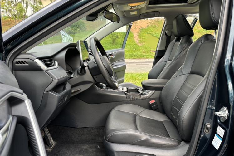 Used Toyota Wildlander 2020 2.0L CVT 4x4 Luxury Edition Interior 4